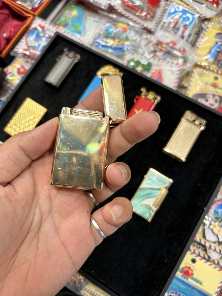 Combo Áo Choàng + Bật Lửa